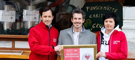 Startschuss fŸr die Aktion 'Warm ums Herz' : Caritas-Direktor Klaus Schwertner, Gastro-Obmann Thomas Peschta und Gruft Leiterin Elisabeth Pichler (v.l.).